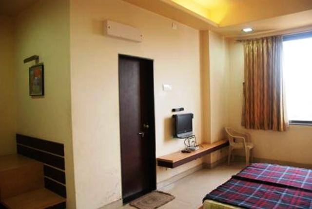 Hotel Lake View, Satara 2